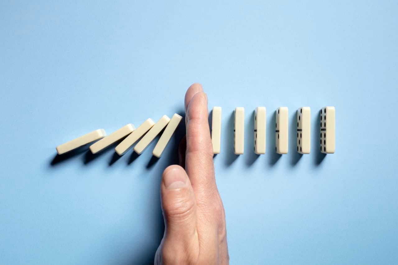 Should you lock in a 4% CD rate now? Here’s how to decide on the next move for your cash.