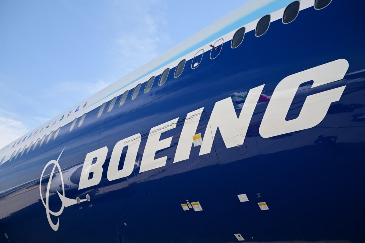 Boeing’s stock rallies as surprisingly large loss is offset by upbeat revenue and backlog