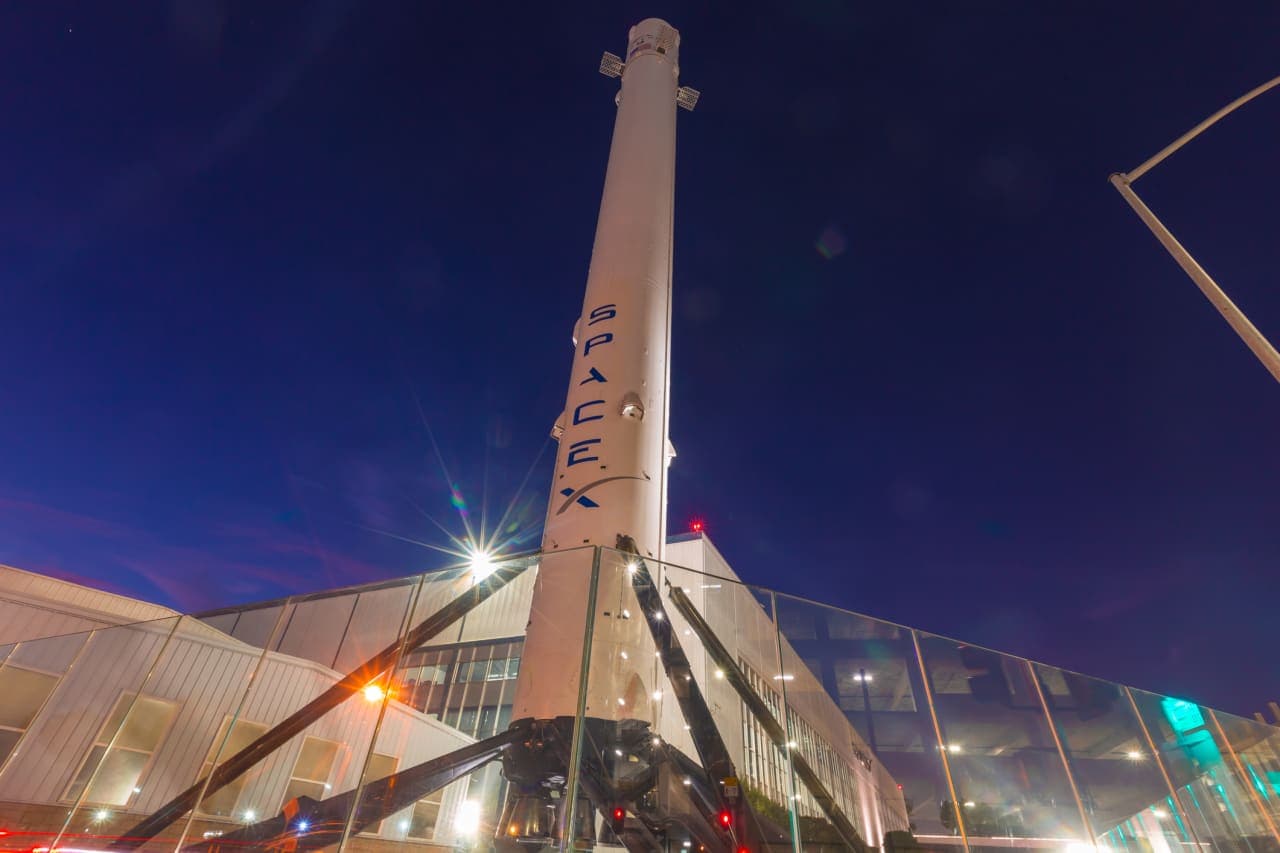 SpaceX panic sends AT&T stock to its worst week in years