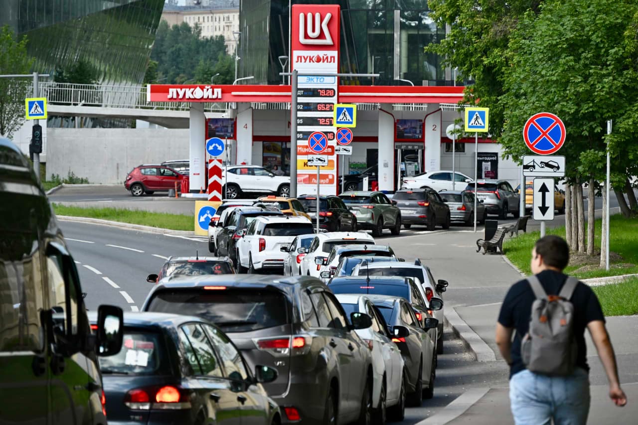 Russia’s oil refineries are burning — and, now, so is its bond market