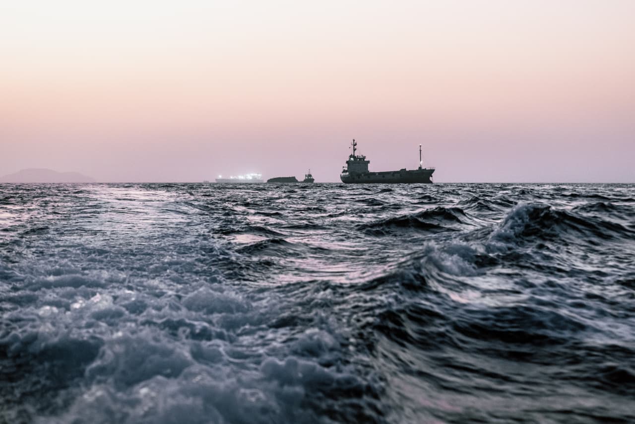 Oil heads for another losing week, but analyst warns sluggish Strait of Hormuz traffic could send price soaring again