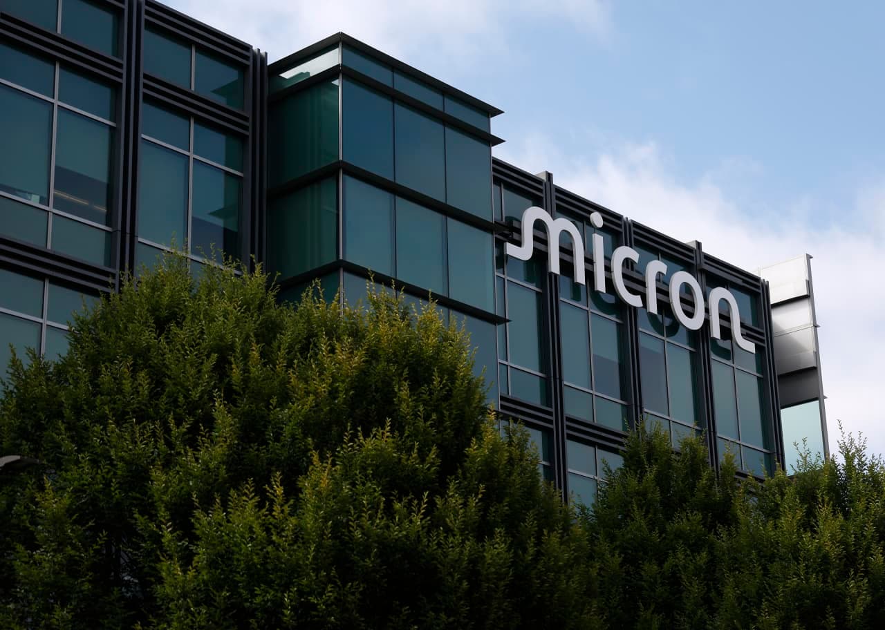 Micron’s stock surges on multibillion-dollar U.S. manufacturing push