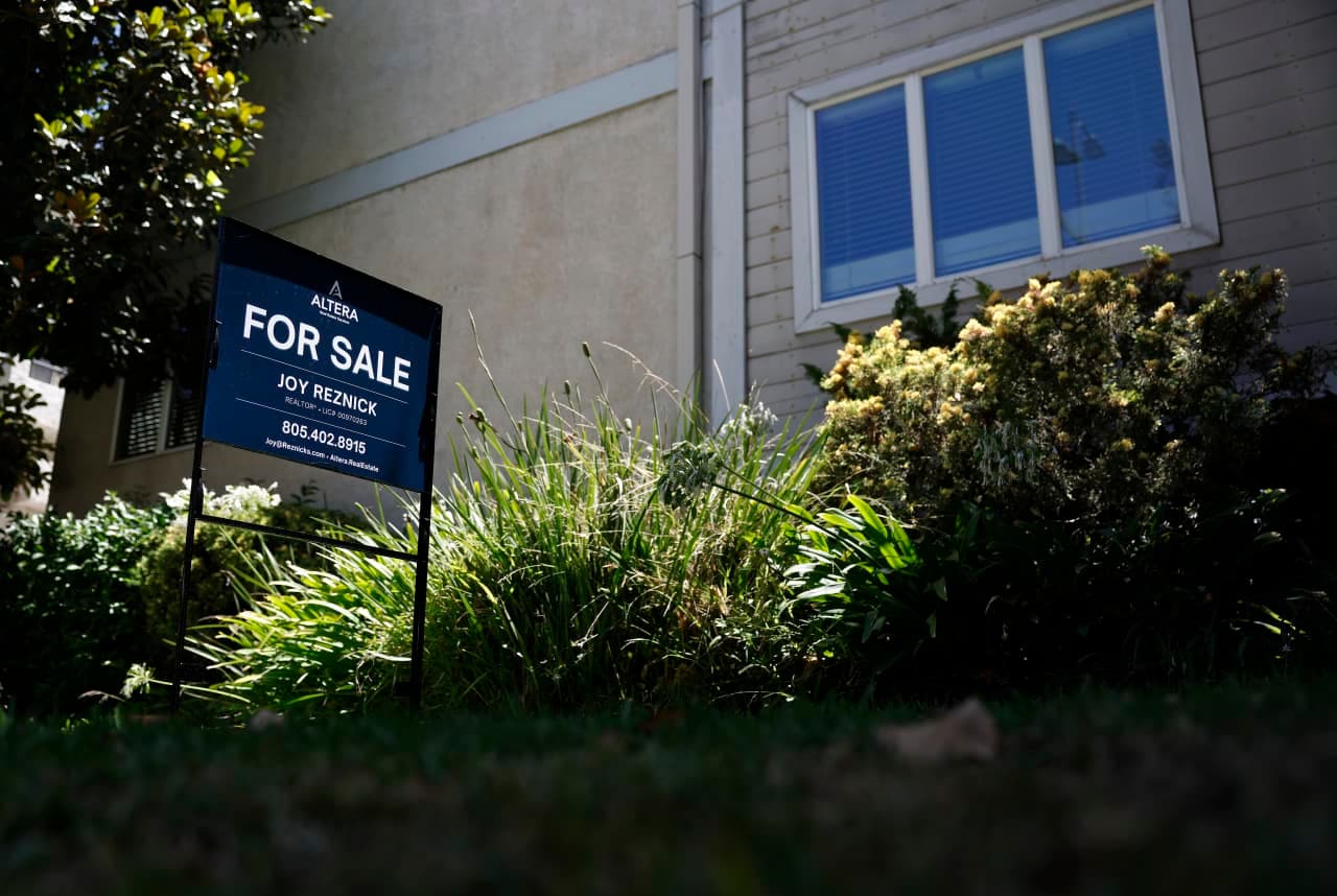 The Treasury market is flashing a warning sign for home buyers. Are 7% mortgage rates next?