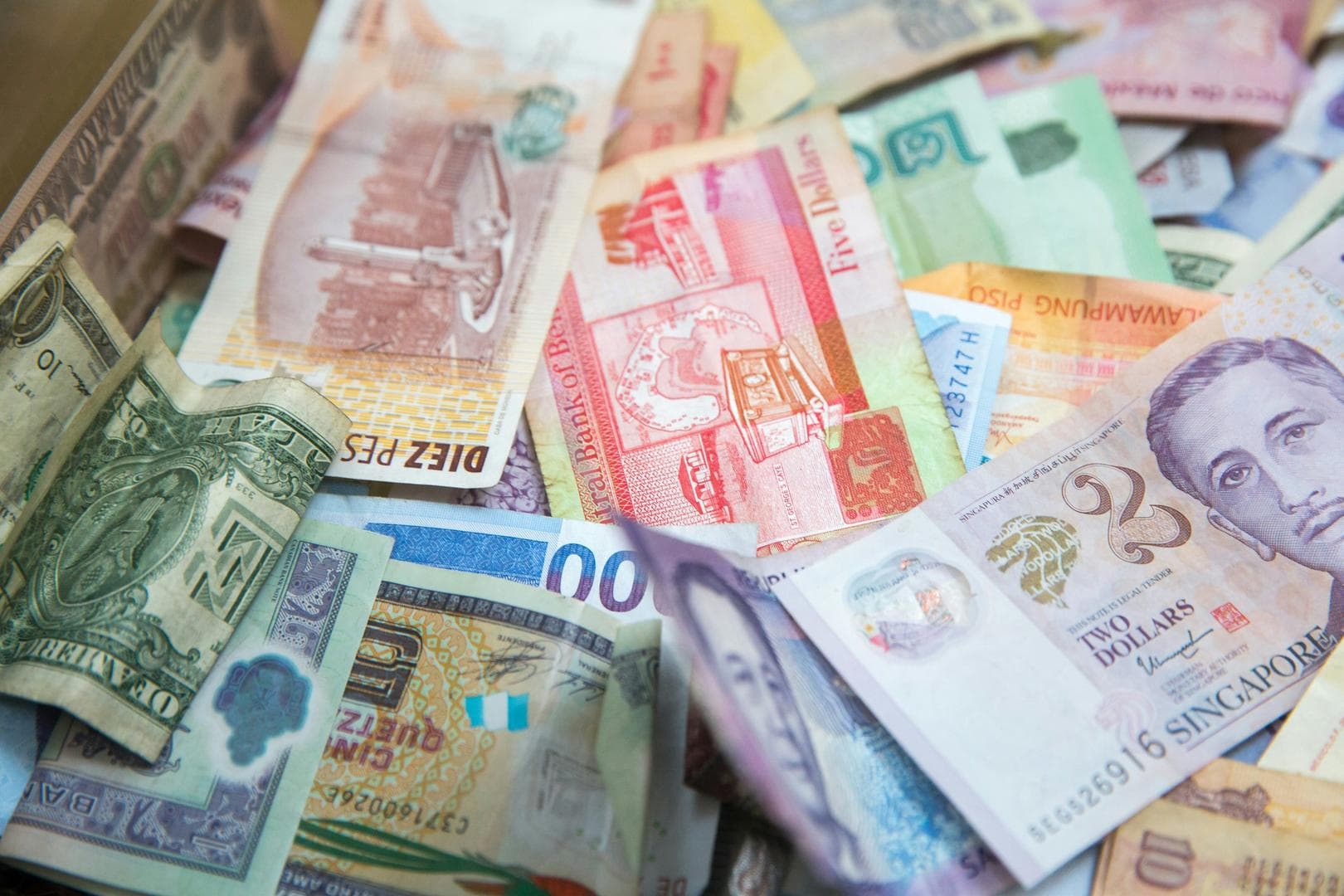 Bitcoin's quiet split: Strong in USD, lagging in JPY as Yen rises on intervention fears