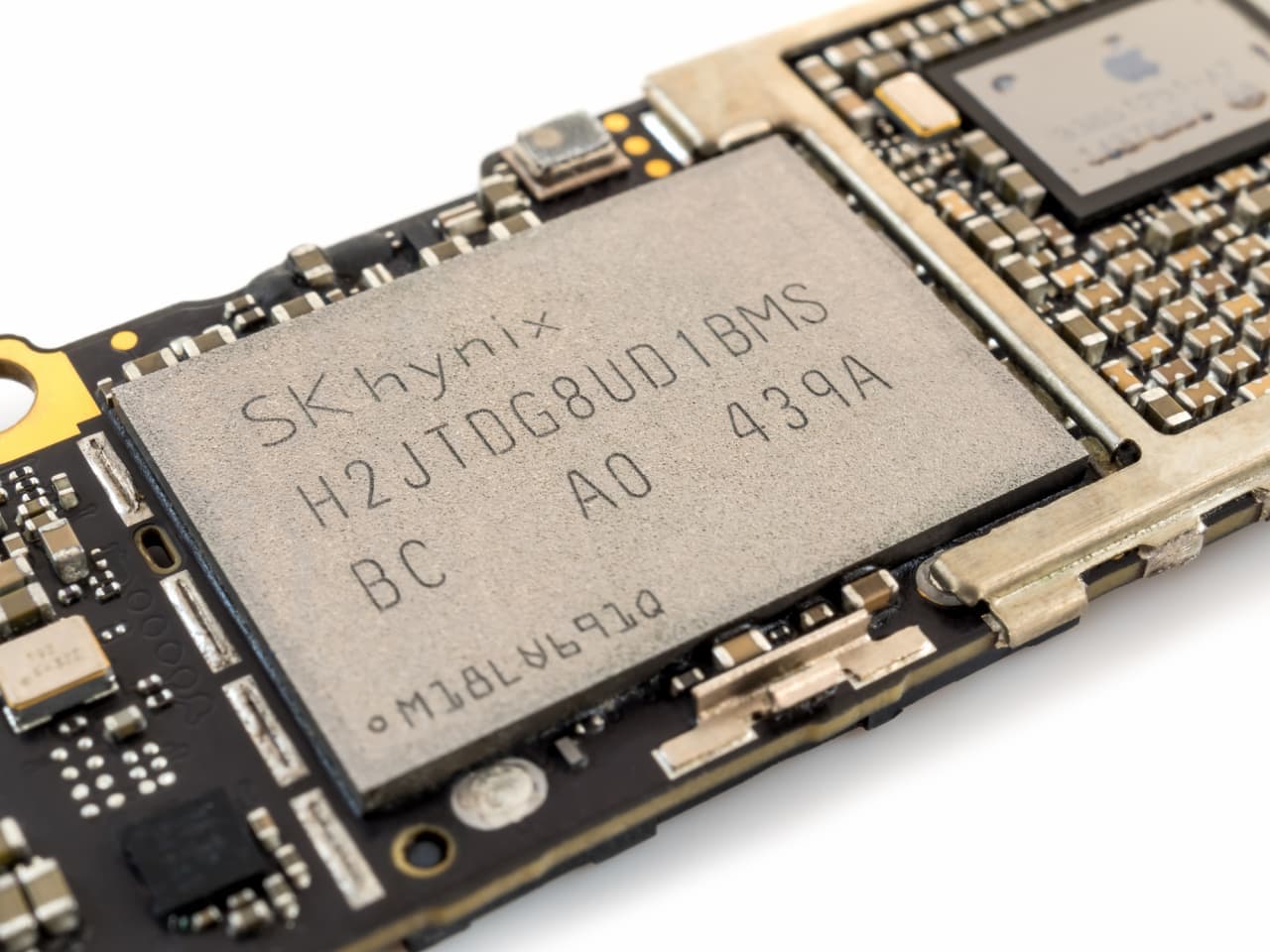 The U.S. premium for SK Hynix is set to stay after Korean regulatory ruling