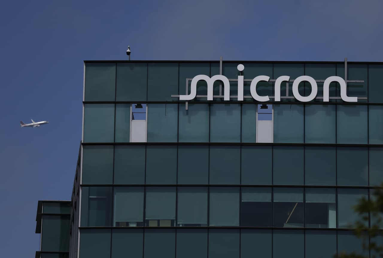 Micron’s stock falls as investors wonder if the memory market is near the top