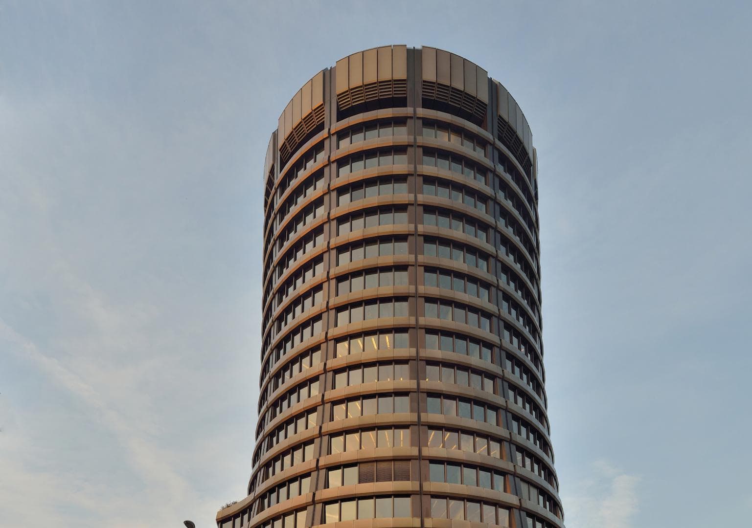 BIS warns stablecoins are more like ETFs than actual money, and they're creating FX risk