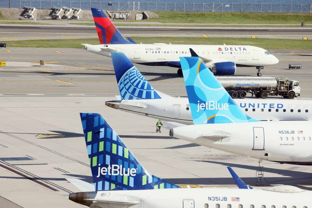 U.S. airline stocks are soaring as cheaper jet fuel and insatiable demand set up a summer boom