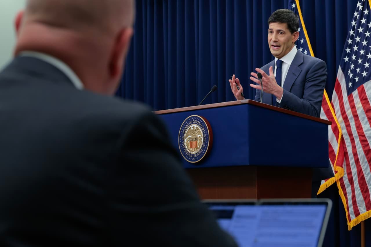 A ‘few’ Fed officials said there was a case for a rate hike in June, minutes from Warsh’s first meeting show
