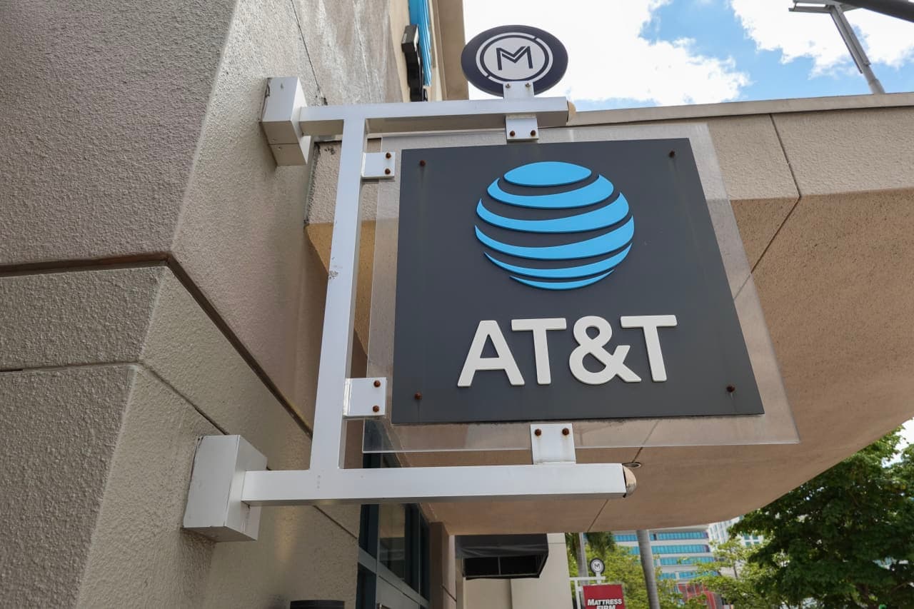 AT&T’s stock rises after earnings. Here’s why investors are cheering.
