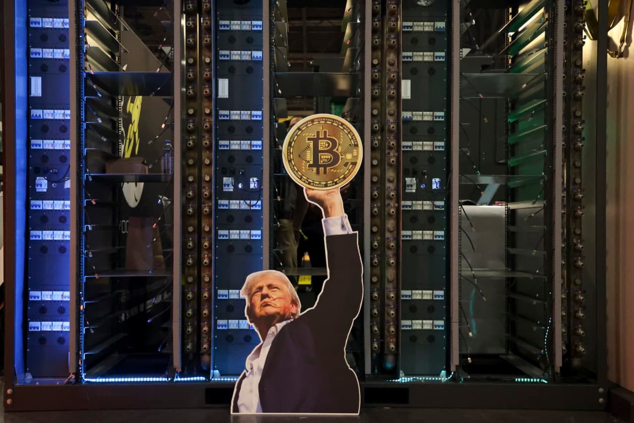 A key cryptocurrency bill could flop because of Trump’s crypto ventures and banks’ objections