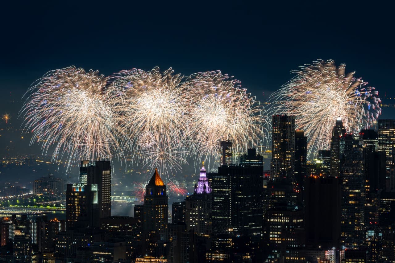 U.S. stock futures rise as Wall Street looks to extend its rally coming off the holiday weekend