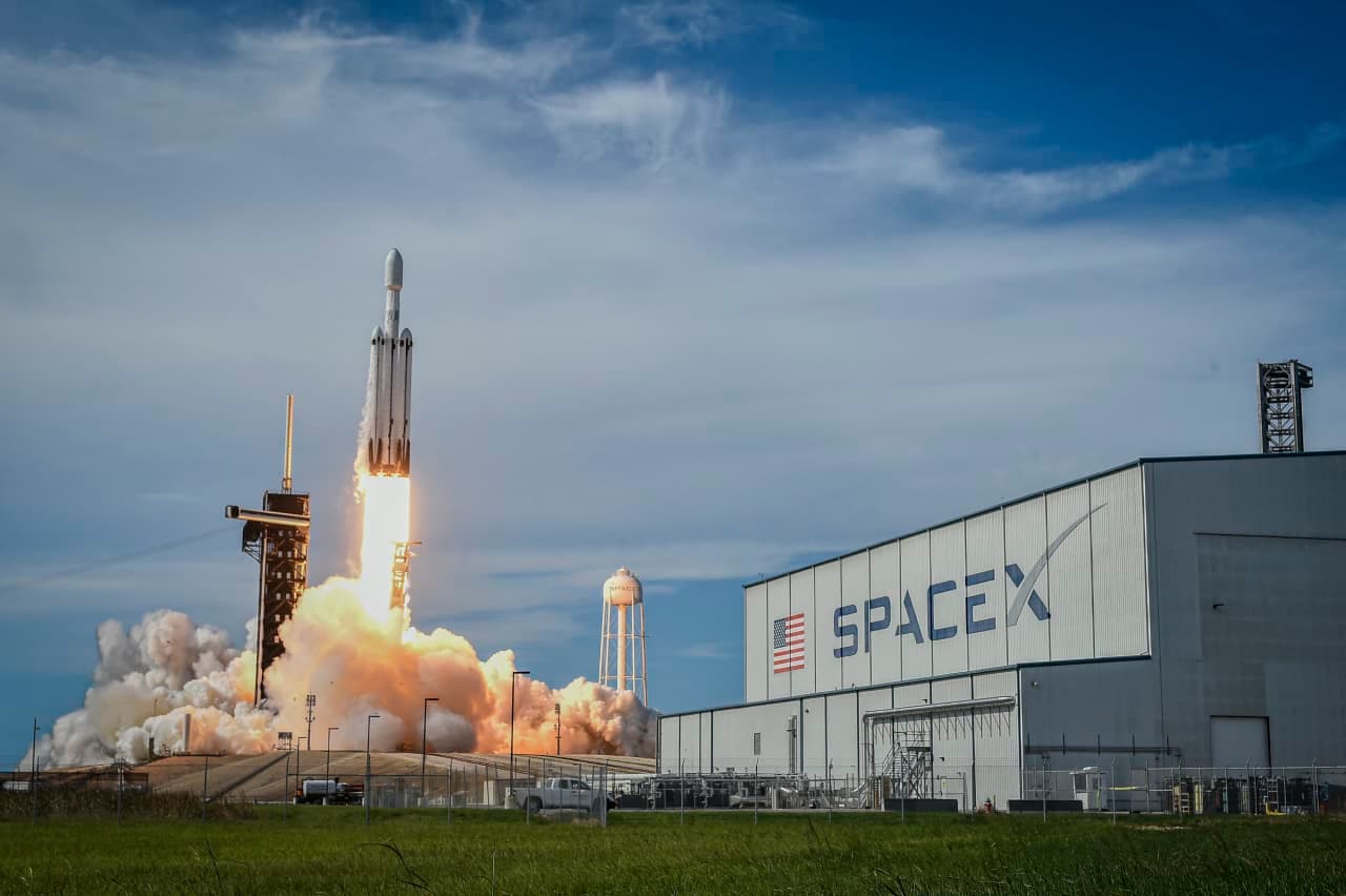 SpaceX IPO hype is massive — and the FOMO can ruin your retirement