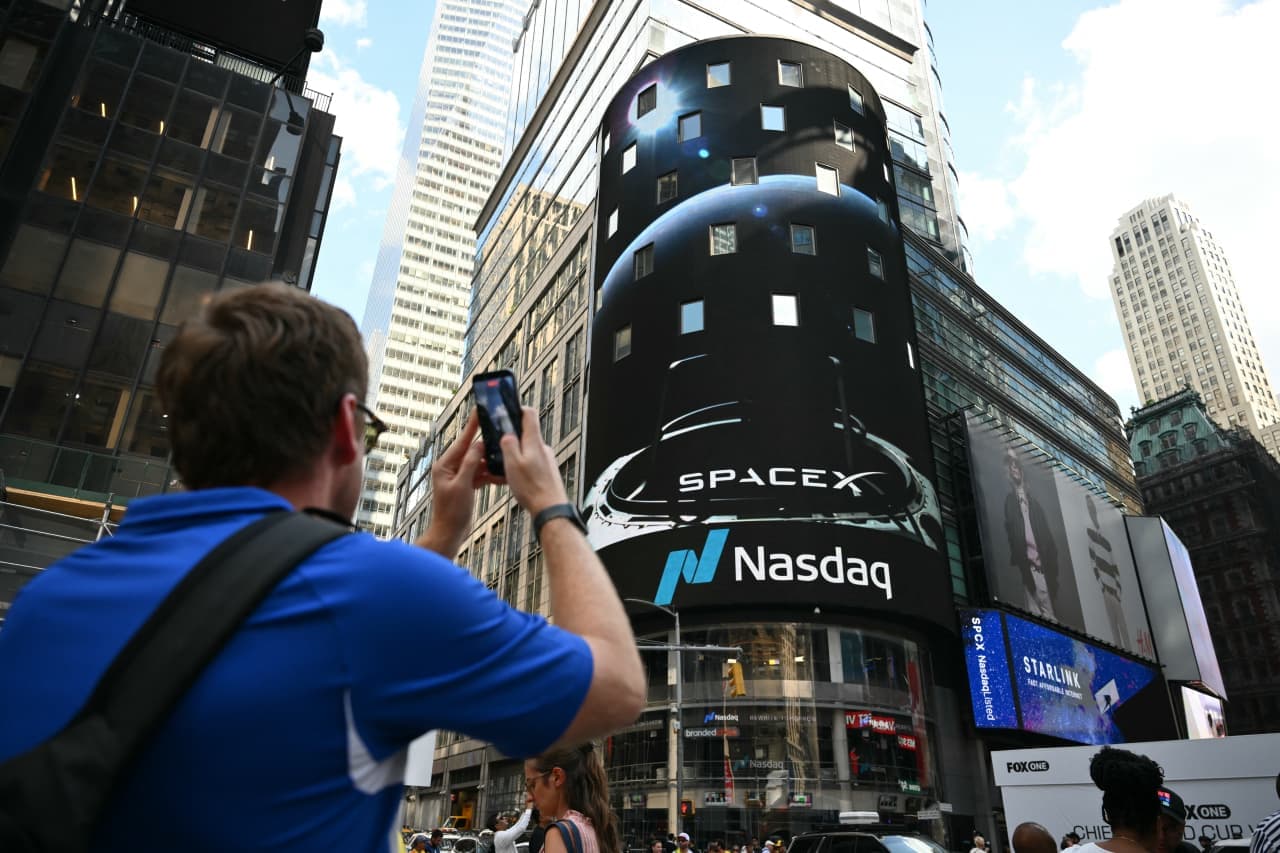 Why SpaceX and Tesla are ‘value’ stocks, according to this fund manager