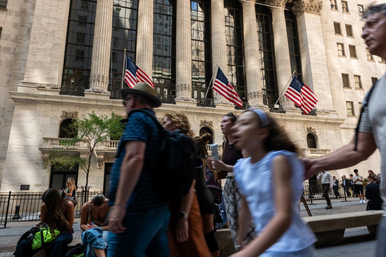 Individual investors are dumping stocks at the fastest pace since the COVID crash