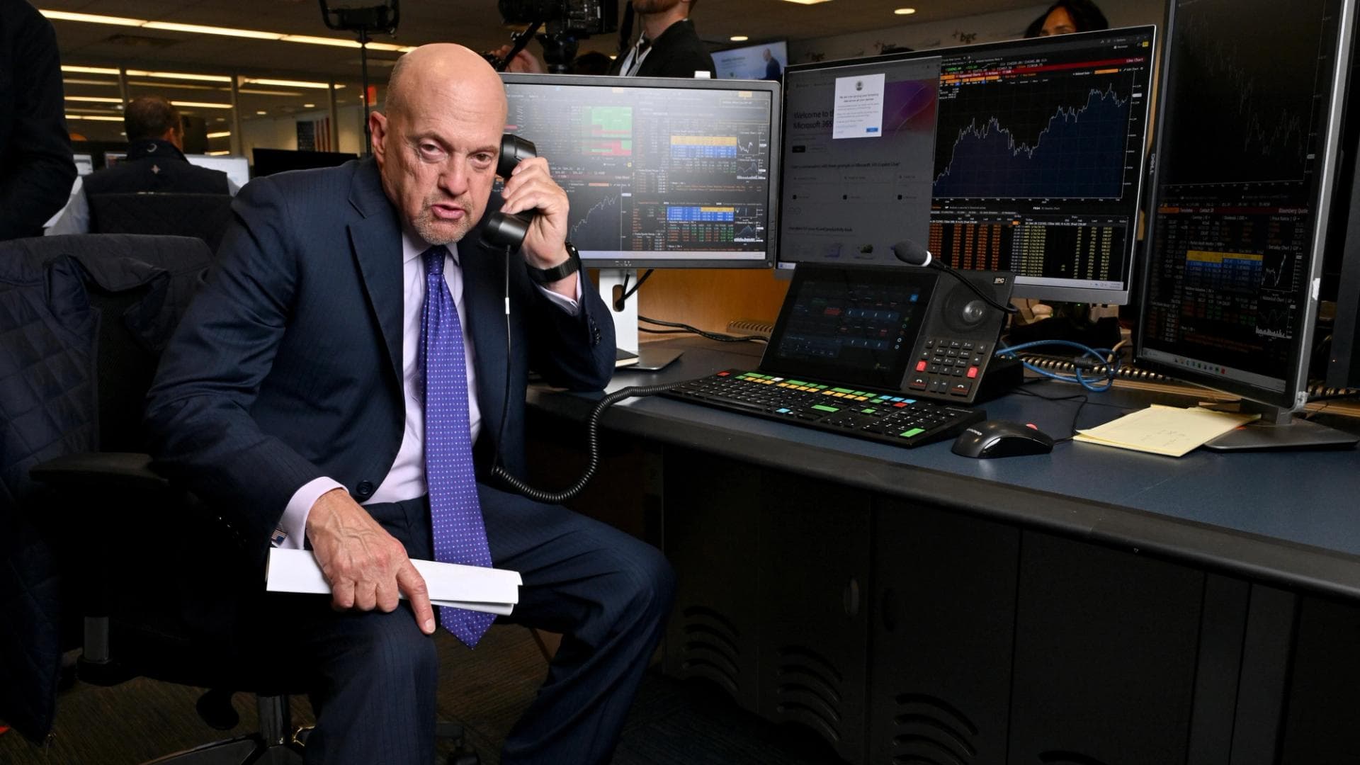 Why Jim Cramer’s quantum panic isn’t rattling bitcoin as price holds steady around $64,000