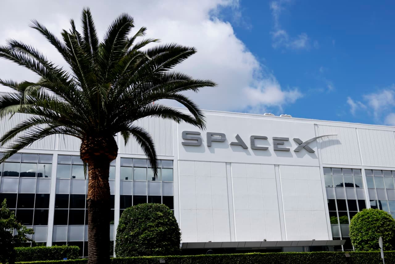 SpaceX’s new $11 billion ‘saving grace’ comes with a big catch