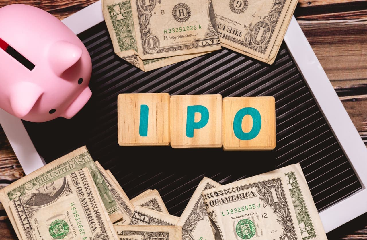 The SpaceX IPO is drawing historic demand from foreign investors. But don't expect a dollar-buying frenzy.