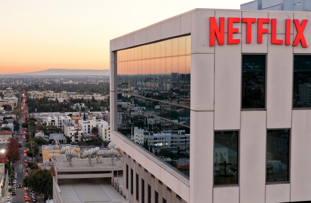Netflix is getting stingier about its viewing data, and Wall Street isn’t happy