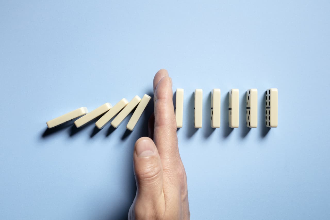 Should you lock in a 4% CD rate now? Here’s how to decide on the next move for your cash.