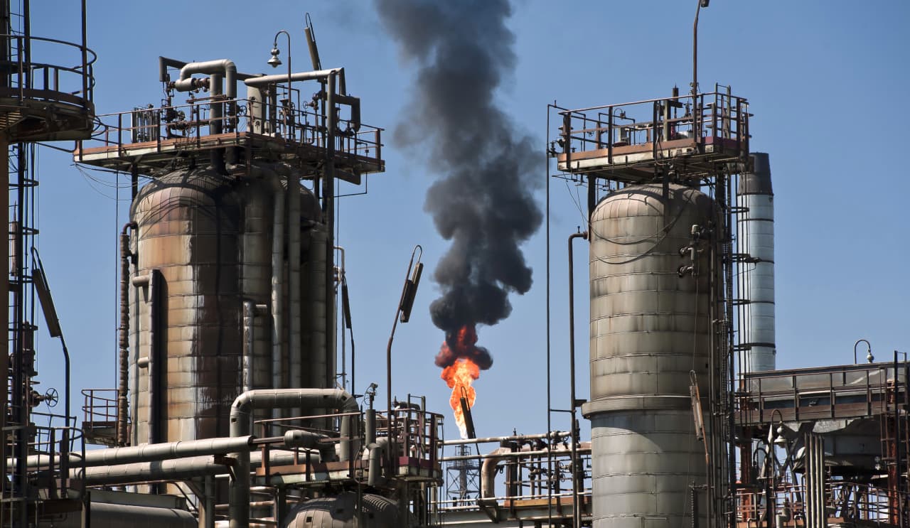 Why are gasoline prices rising faster than oil prices? Blame it on the ‘crack.’