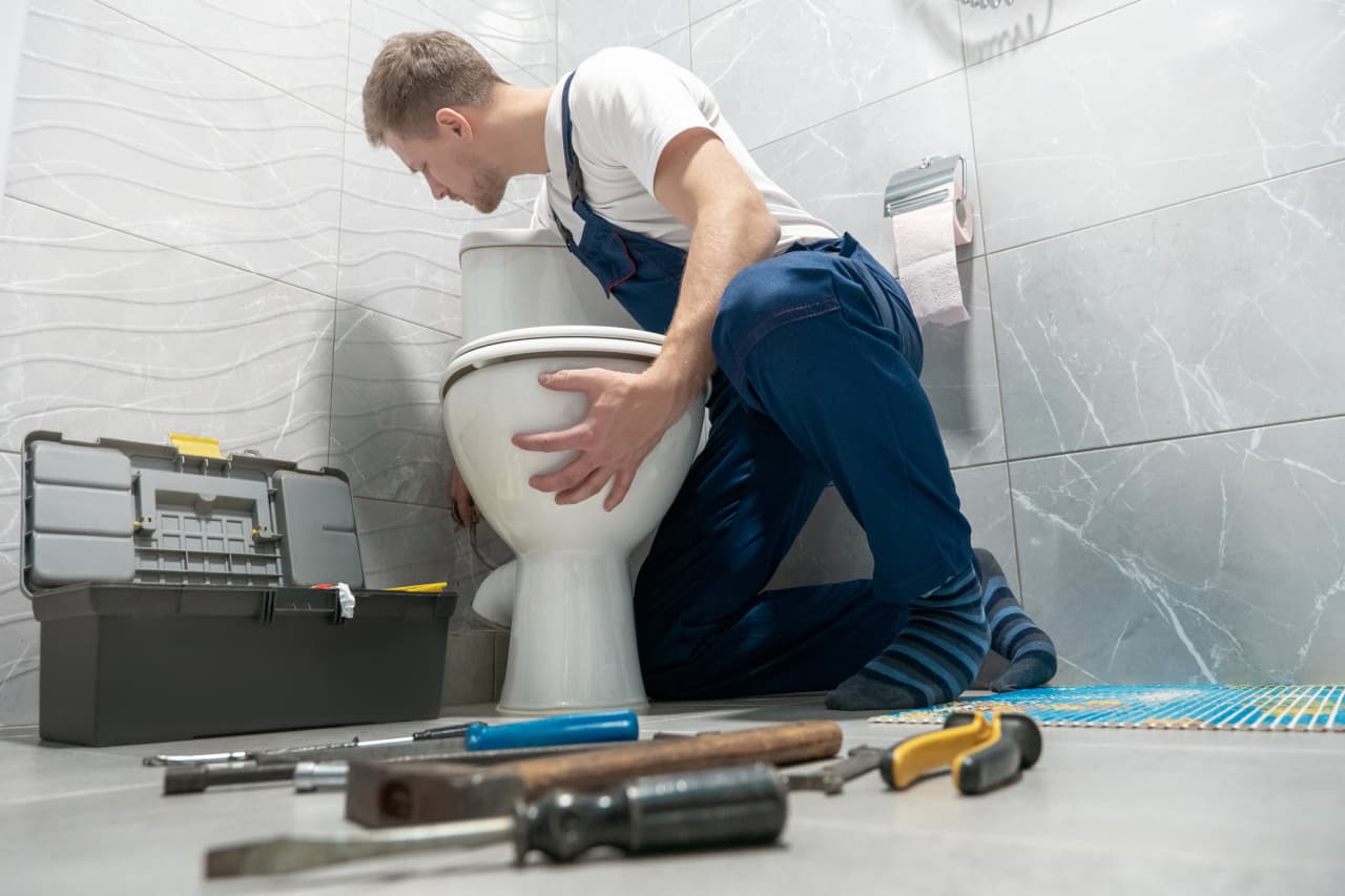 My plumber charged $160 to fix the cistern on my toilet — but created another problem. Do I pay again?
