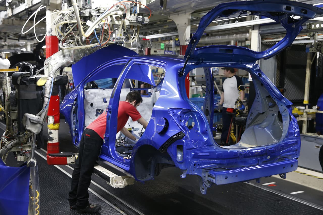 U.S. manufacturers keep on trucking despite a road littered with obstacles