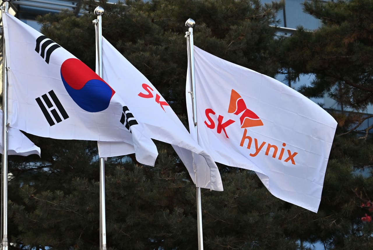 Geopolitical shock exposes SK Hynix leverage after hot ADR debut