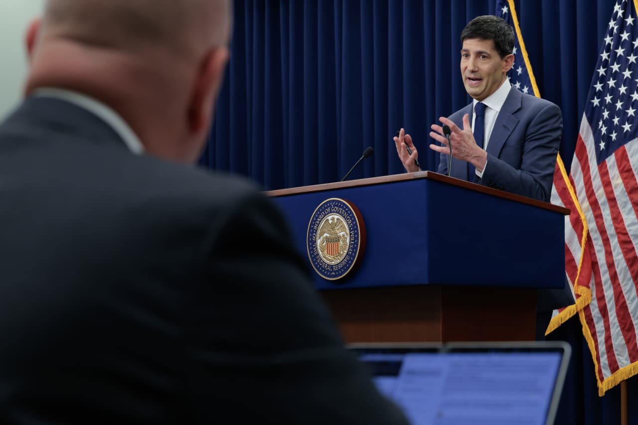 A ‘few’ Fed officials said there was a case for a rate hike in June, minutes from Warsh’s first meeting show