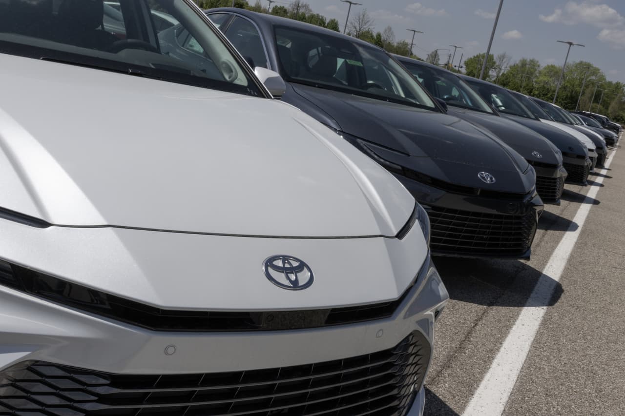 Hybrids are the breakout star of the U.S. car market as EV demand fades