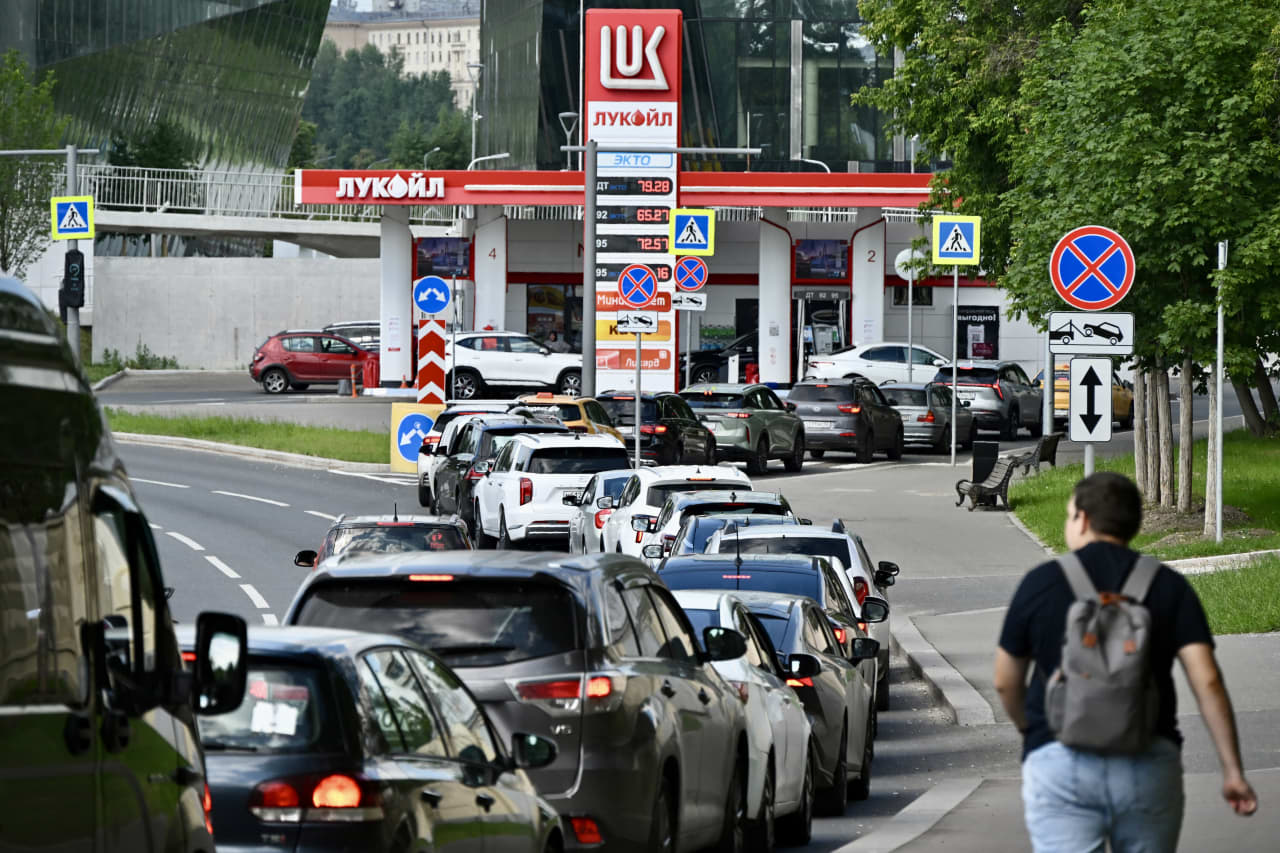 Russia’s oil refineries are burning — and, now, so is its bond market