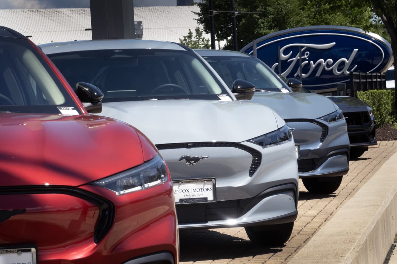 Ford matches GM in one crucial way, and the stock jumps