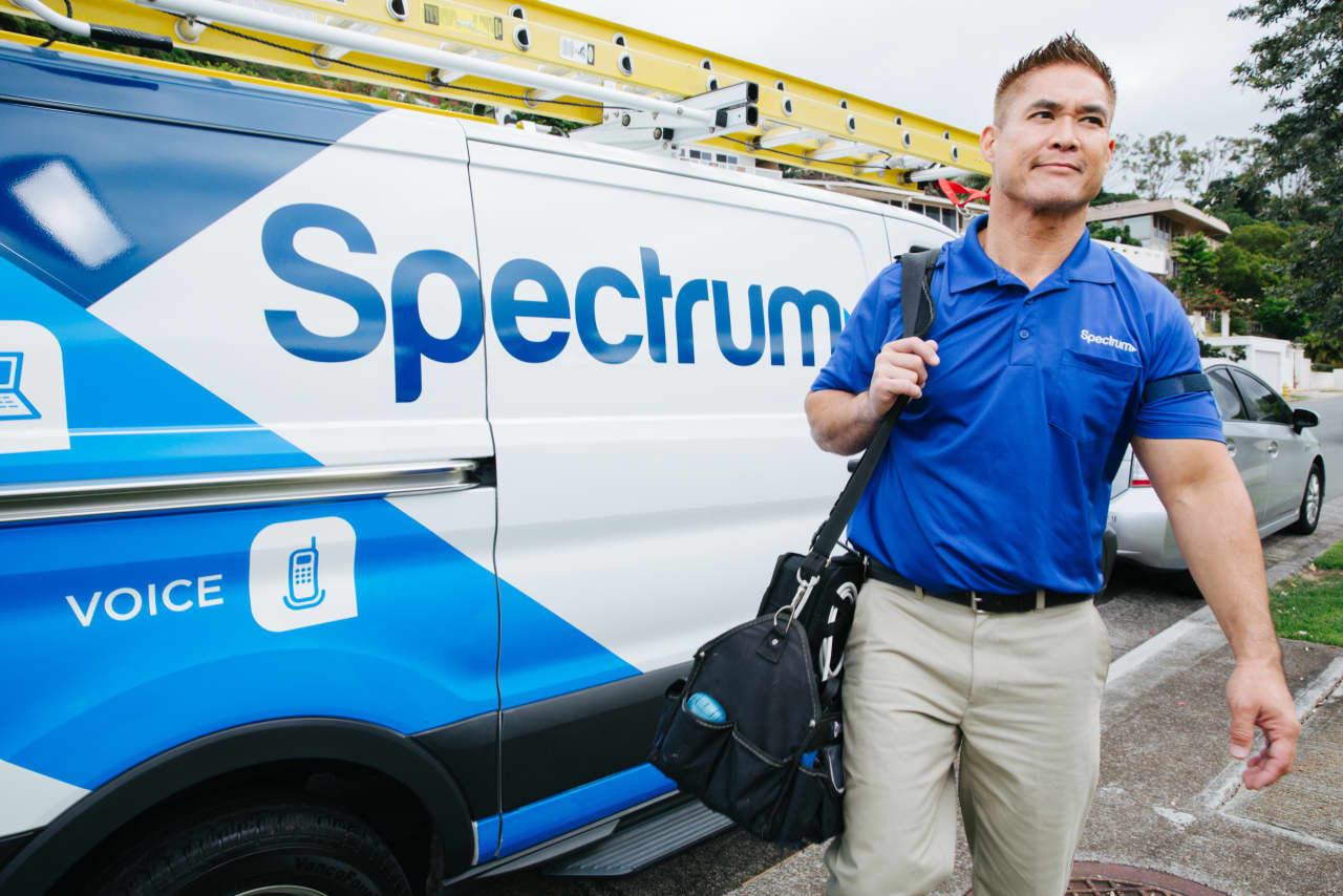 Charter sees further ‘erosion’ of its internet business, sending the stock sharply lower