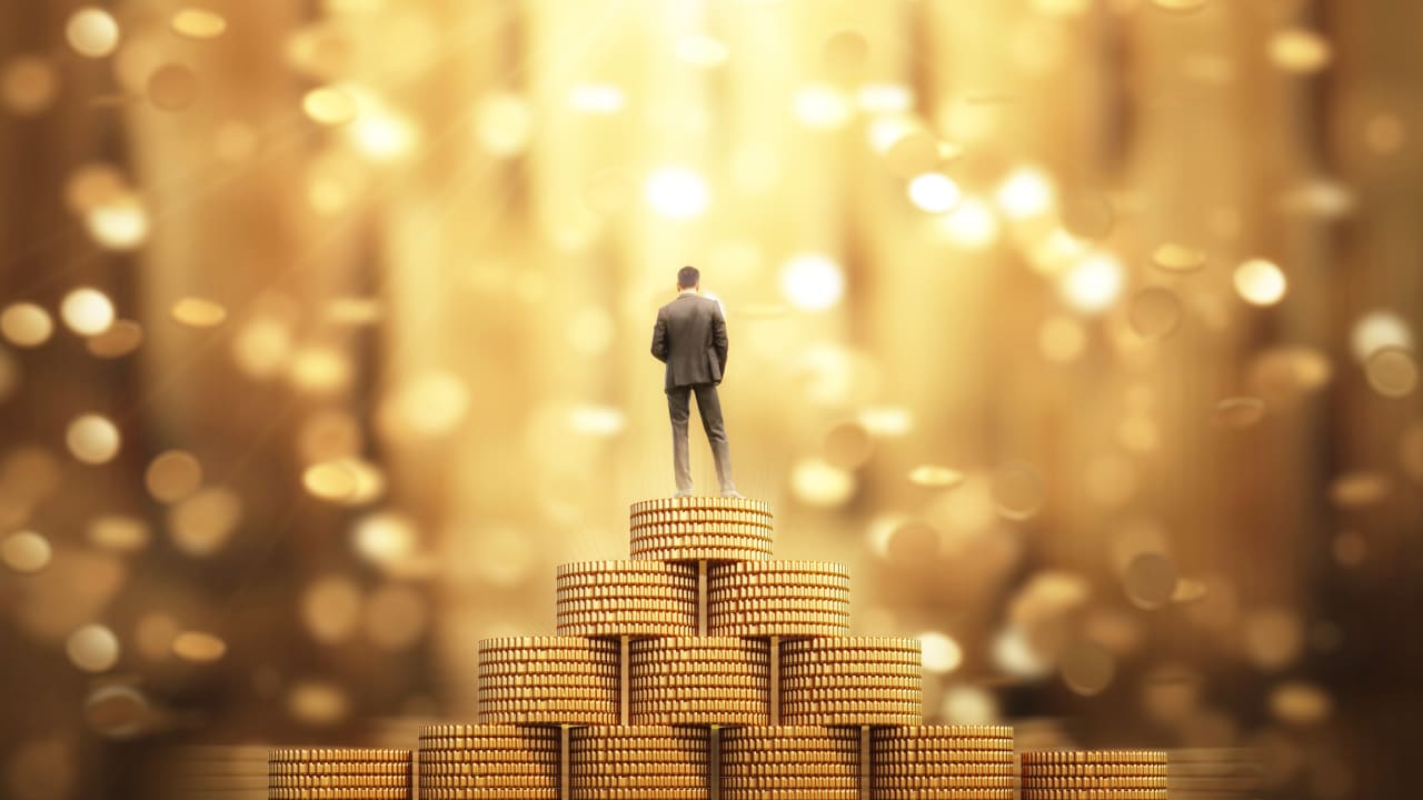 Corporate America is pumping $1 trillion into stock buybacks — but look at what insiders are doing