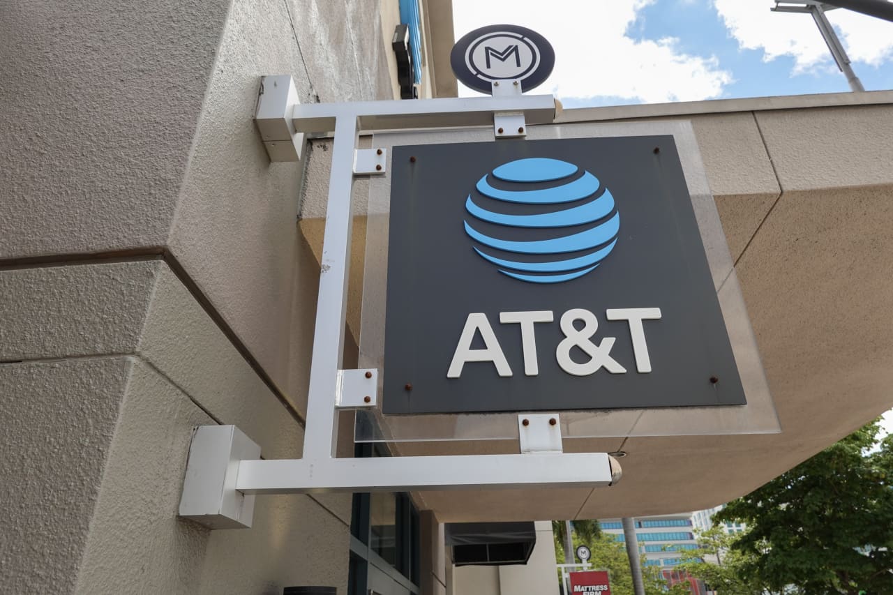 AT&T’s stock rises after earnings. Here’s why investors are cheering.
