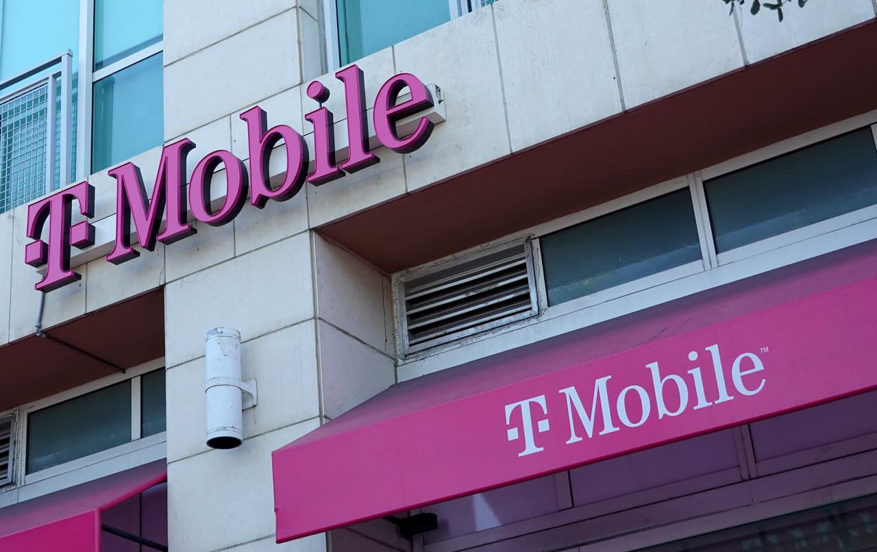 T-Mobile earnings rise as customers pour into premium plans