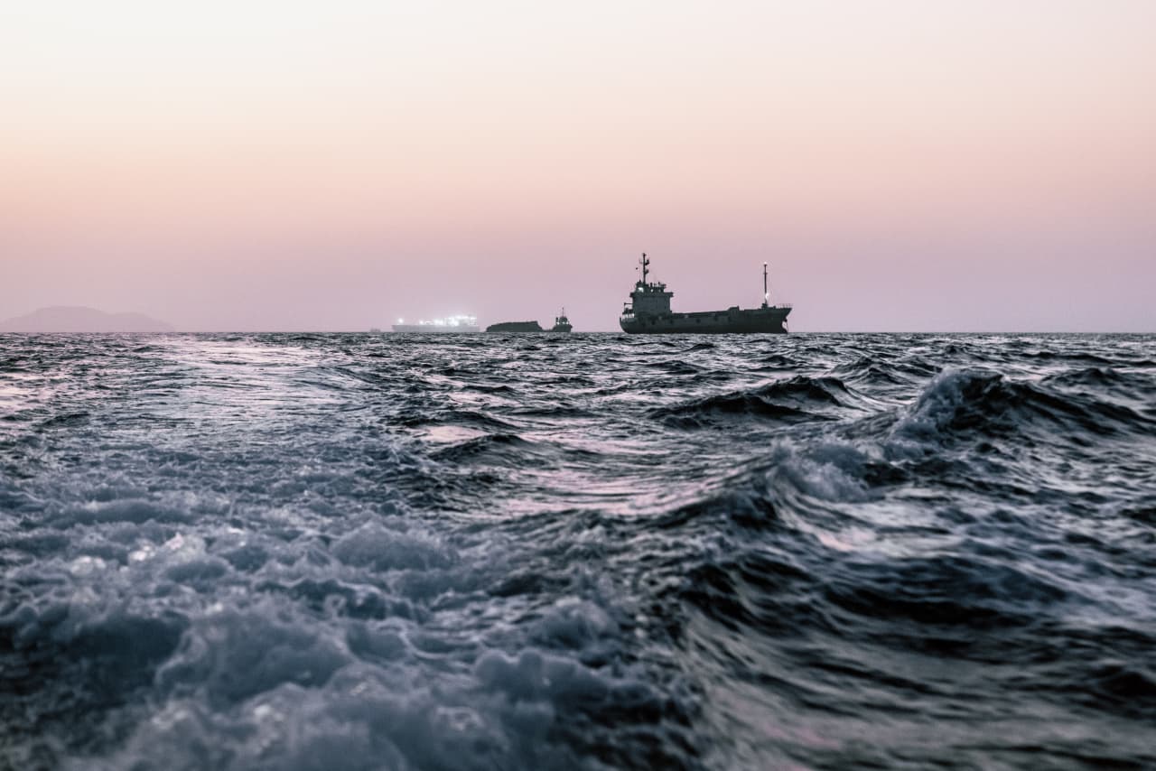 Oil heads for another losing week, but analyst warns sluggish Strait of Hormuz traffic could send price soaring again