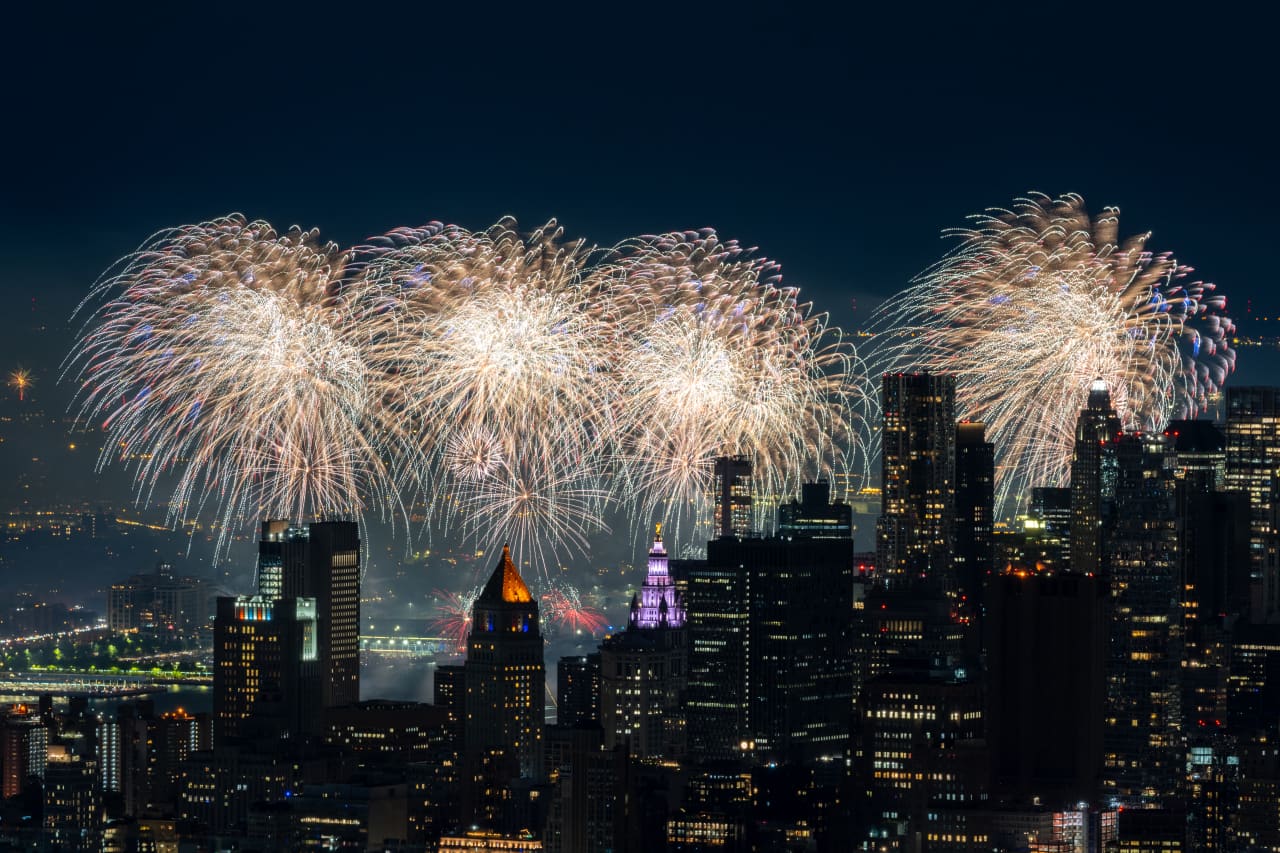 U.S. stock futures rise as Wall Street looks to extend its rally coming off the holiday weekend