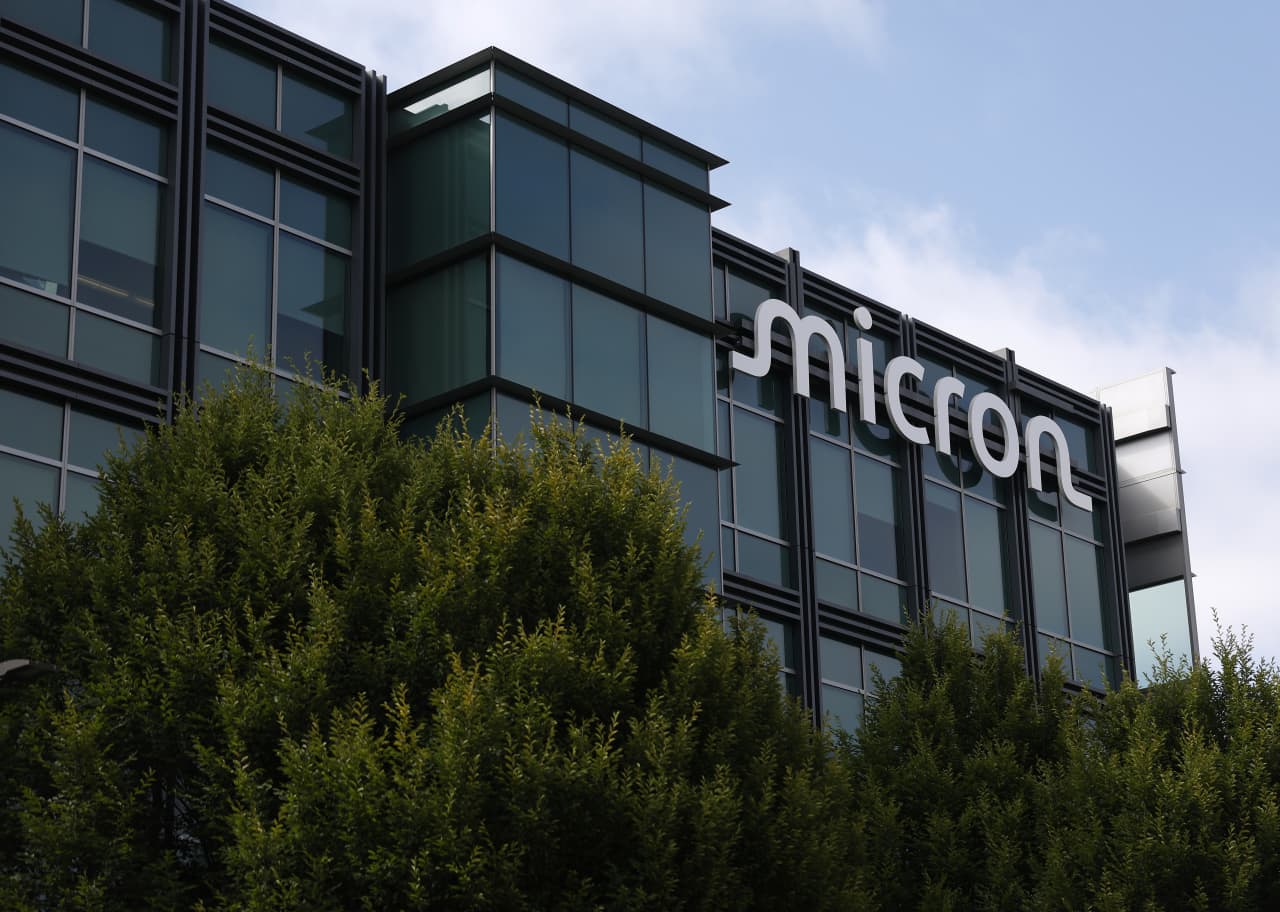 Micron’s stock surges on multibillion-dollar U.S. manufacturing push