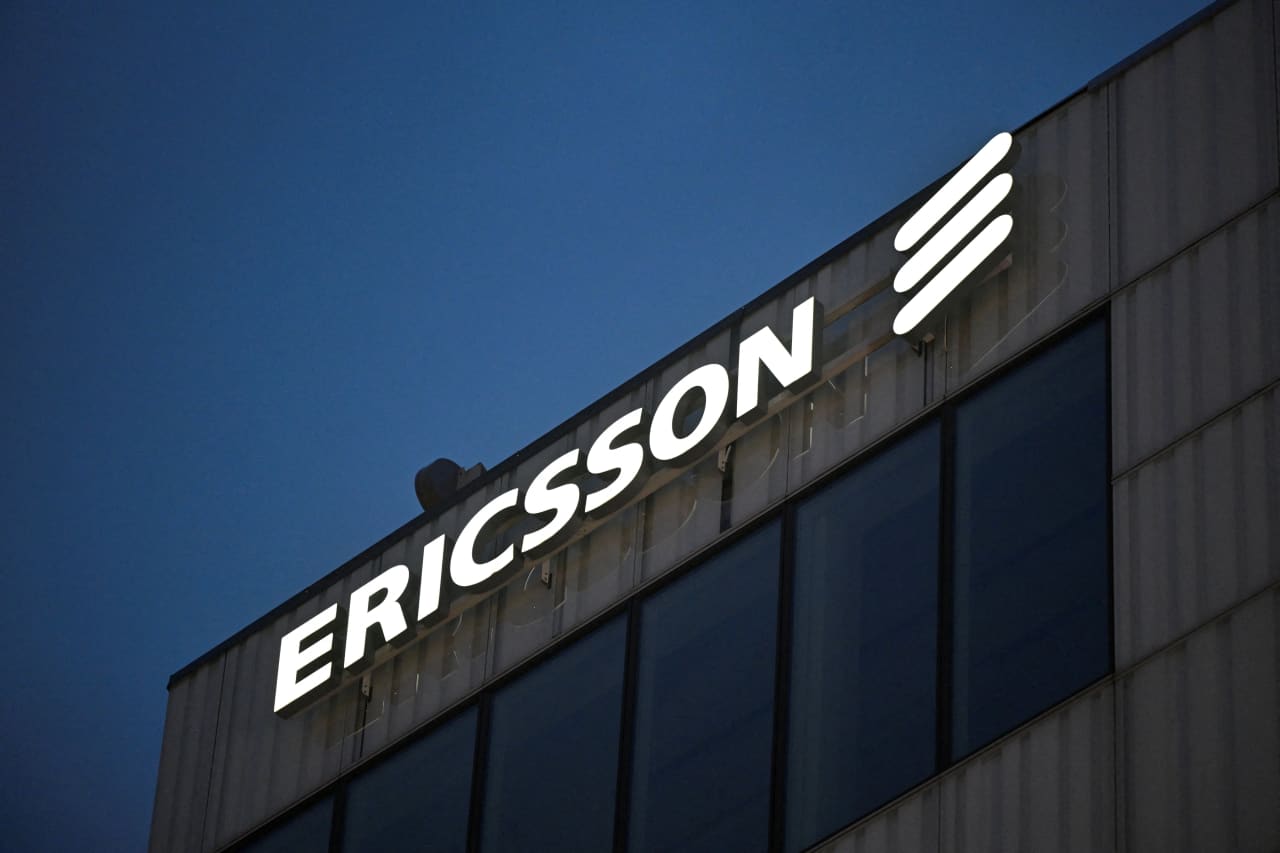 Ericsson ends up on the wrong side of memory-chip price spike. The stock slumps.
