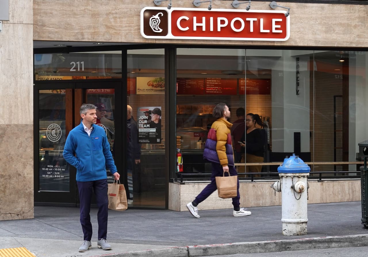 Chipotle lifts its sales forecast even as a lettuce-linked outbreak slows foot traffic