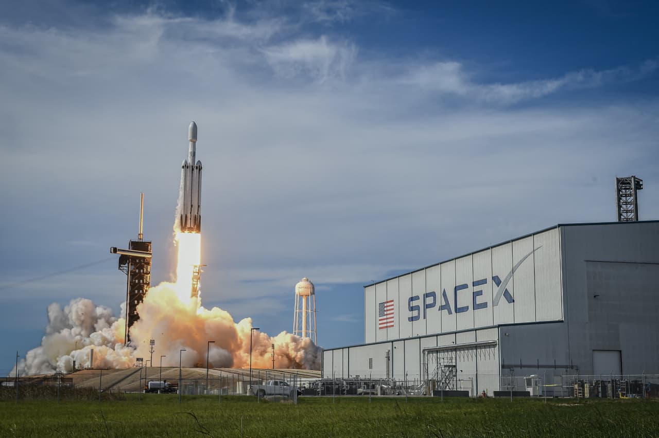 SpaceX IPO hype is massive — and the FOMO can ruin your retirement