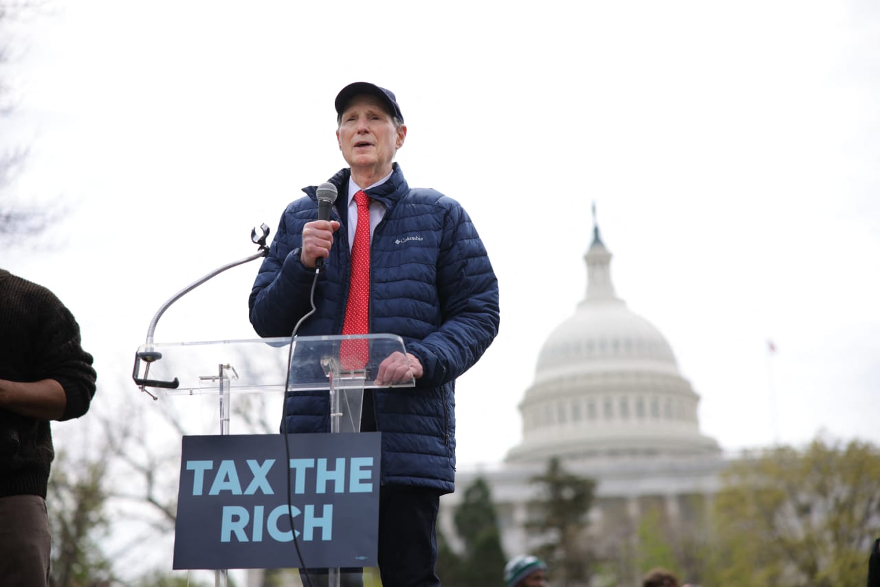 The super rich use 401(k)s and IRAs to sidestep taxes on millions of dollars. This proposed law would cut them off.