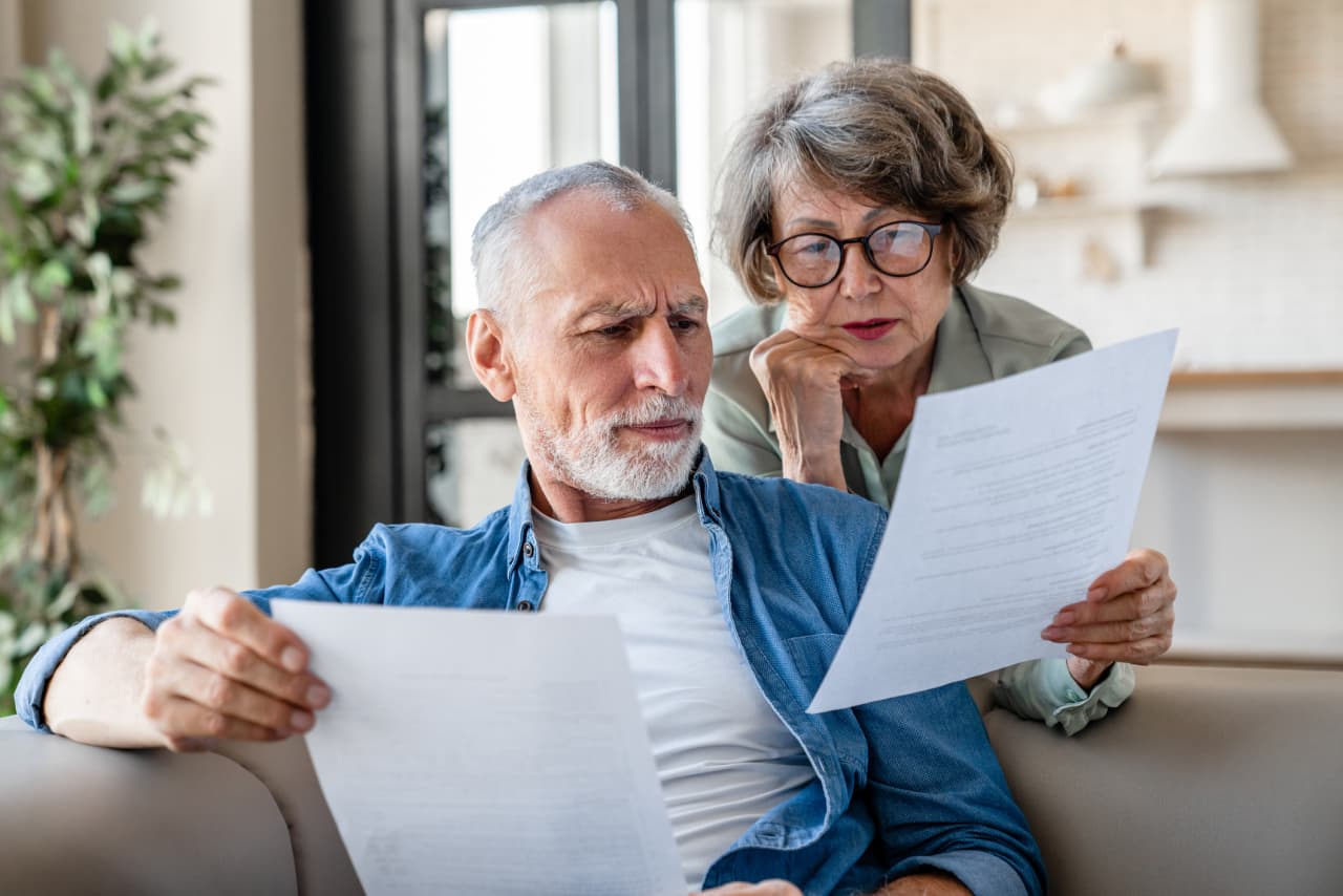 Why maxing out your 401(k) is a major financial mistake if you have credit-card and other punishing debt