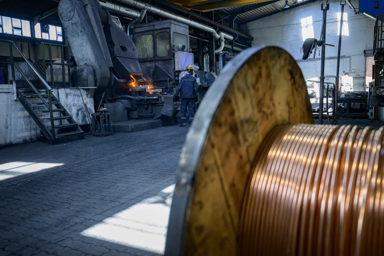 Copper is shadowing the AI hyperscaler stocks — but wait for a dip before buying