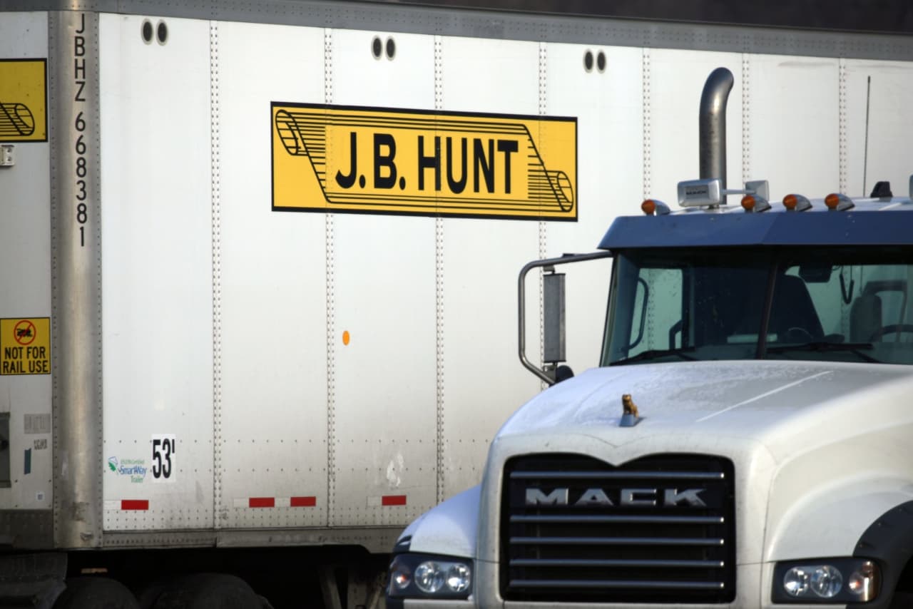 The trucking market is tighter than it’s been in years — but investors are upbeat on J.B. Hunt