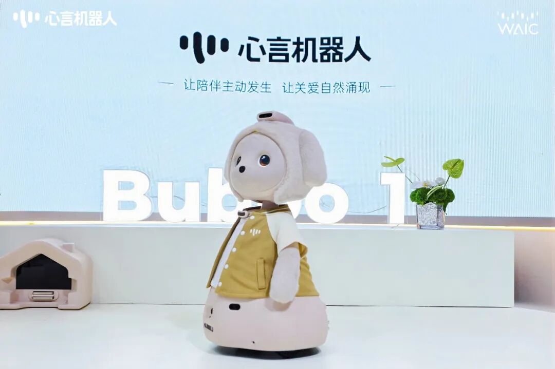 6000万用户的情感陪伴APP,营收数亿后做了款家庭机器人|产品观察