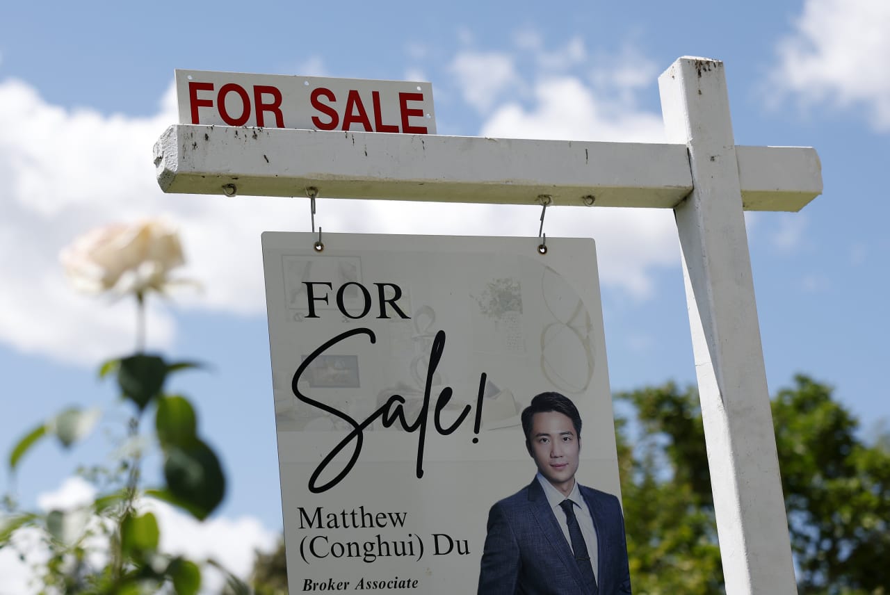Mortgage rates jump to their highest level in a year and show few signs of falling