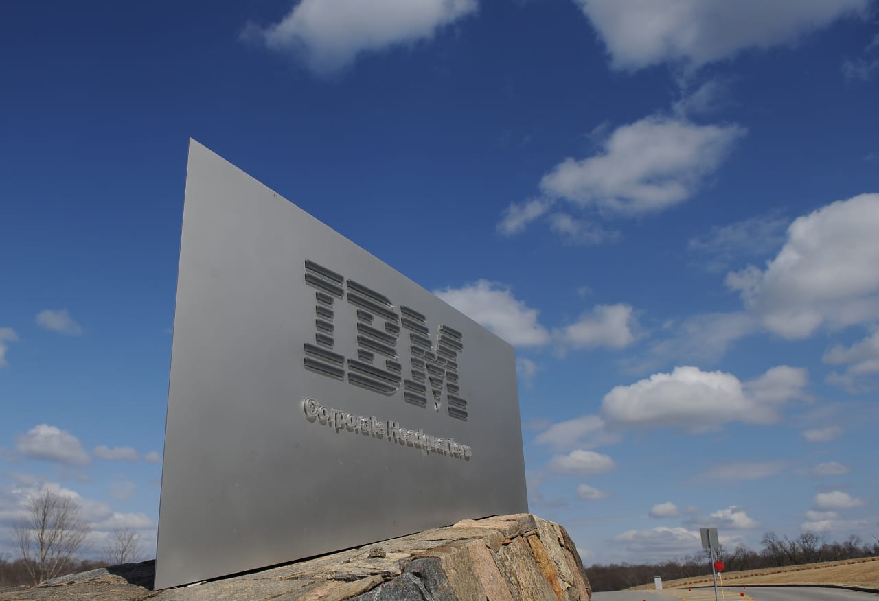IBM’s stock dives toward worst day in nearly 40 years after the surprise release of an earnings miss