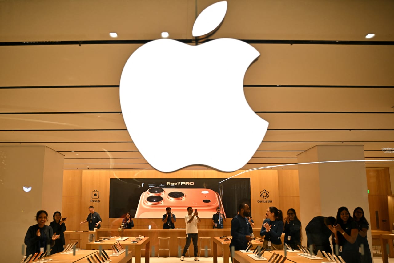 Apple’s stock is beating the S&P 500 by a remarkable degree — and it may have more room to run